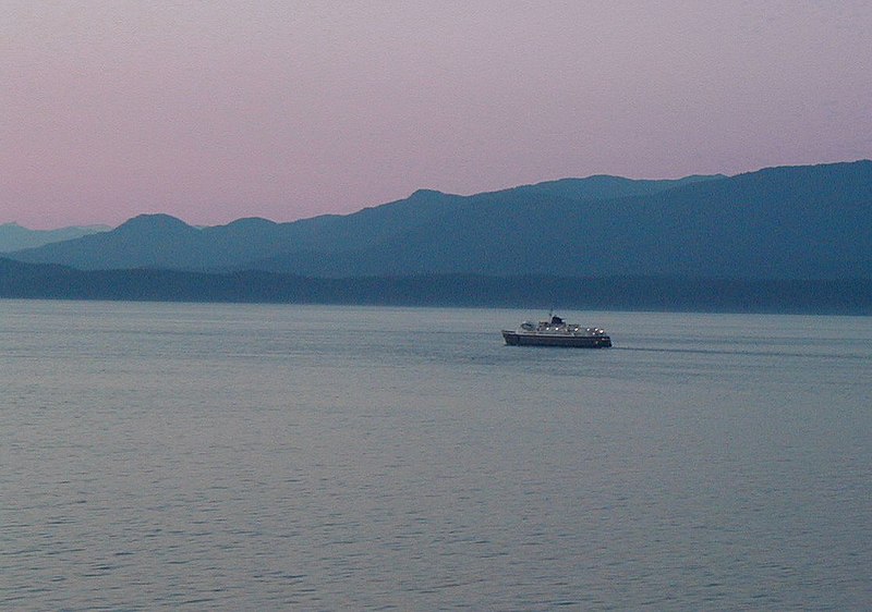 File:Cruise ship in distance.jpg