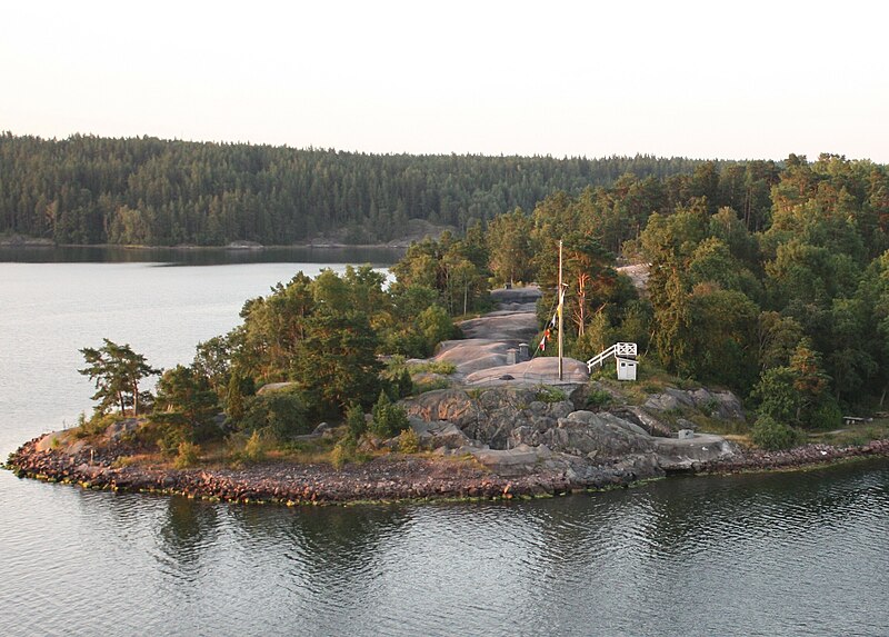 File:Cruisship route near Stockholm harbour 171.JPG