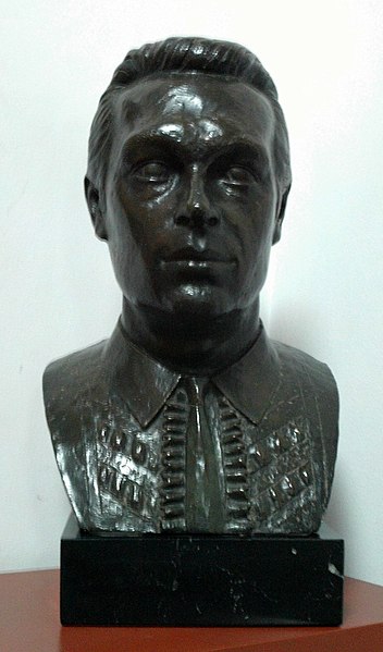 File:Curro Romero busto.jpg