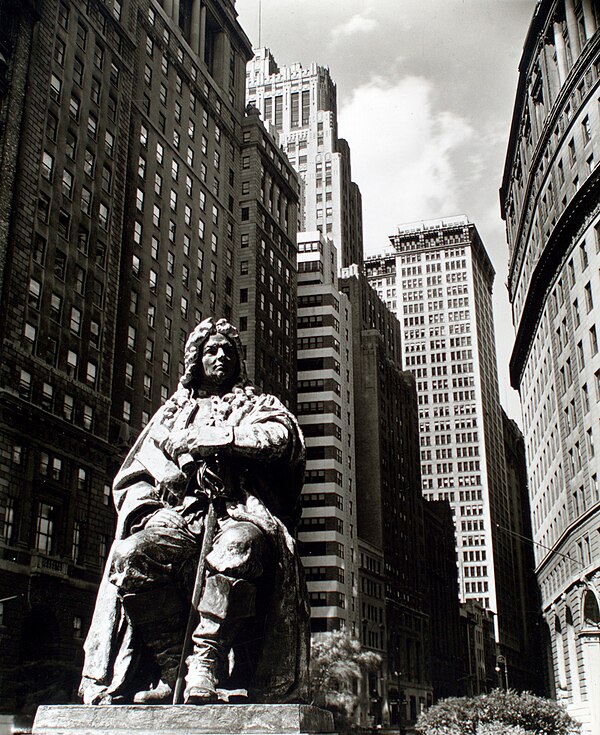 Abraham de Peyster statue (then located in Bowling Green), in the 1930s