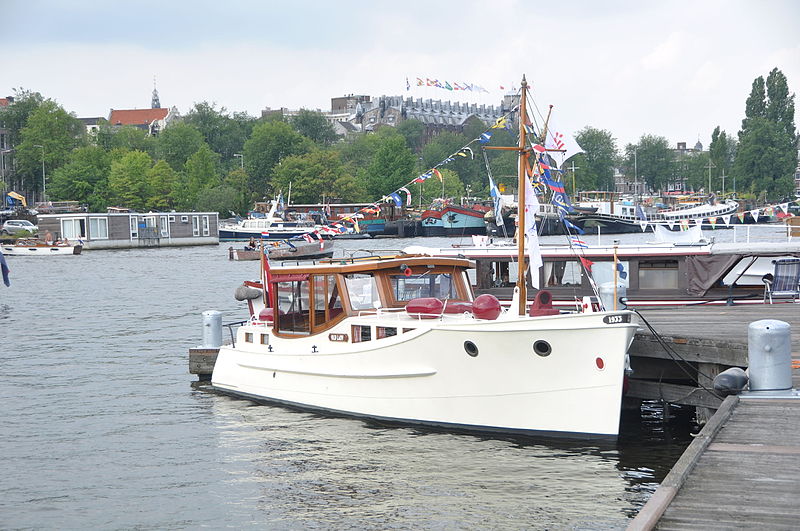 File:De OLD LADY bij Sail Amsterdam 2015 (01).JPG