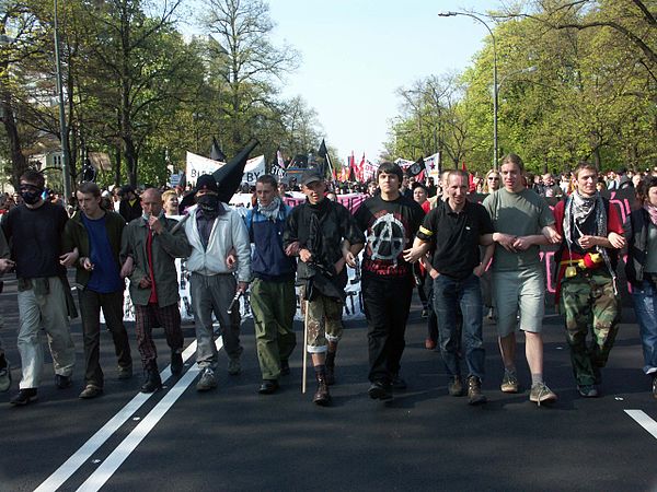 Thousands of people gathered for a demonstration in Warsaw, the capital of Poland, as the country prepared to enter the European Union in 2004.