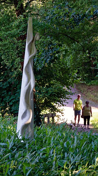 File:Der Skulpturenpark an der Staufenburg Klinik in Durbach 33.jpg