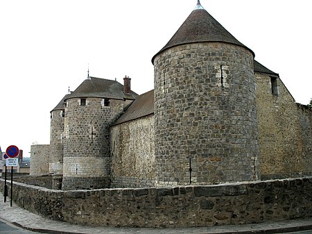 Dourdan walls gate