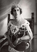 La princesa heredera Luisa luciendo la diadema de la reina Sofía .