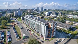 Vue panoramique de la rue vers le centre