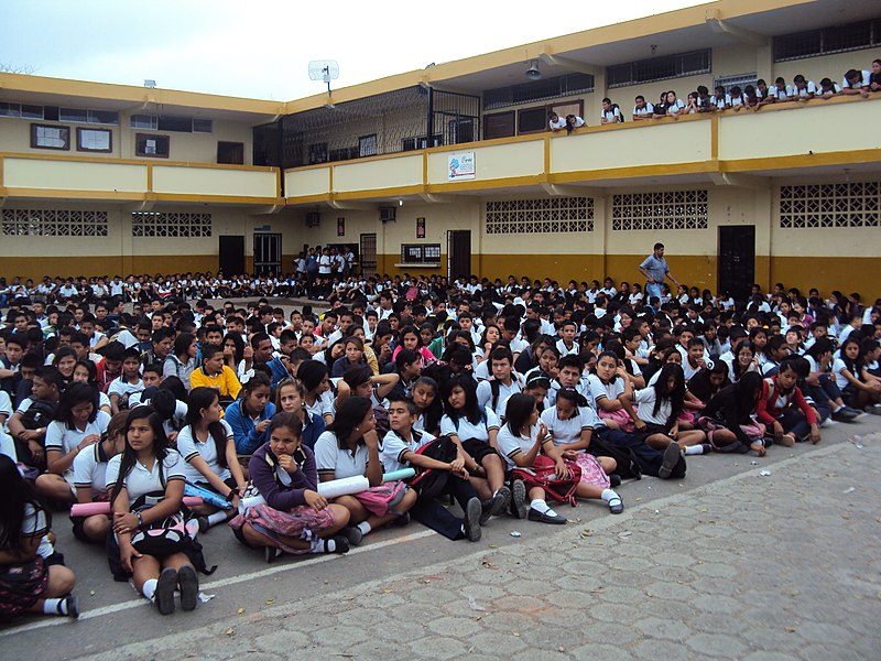 File:ESTUDIANTE BIEN ORDENADOS, QUE BELLEZA - panoramio.jpg