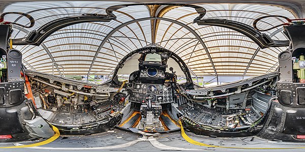 Eesti Lennundusmuuseum. Hävitaja F-4C Phantom II kabiin