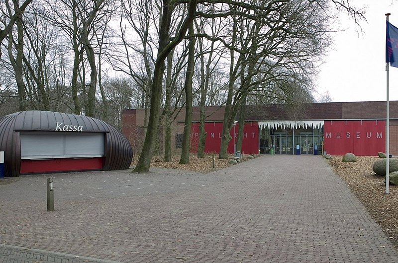 File:Entree met links de kassa - Arnhem - 20383865 - RCE.jpg