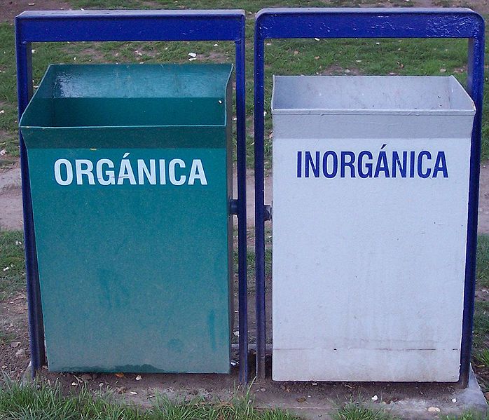 File:Es reciclaje contenedoresOrgánicoInorgánico.jpeg