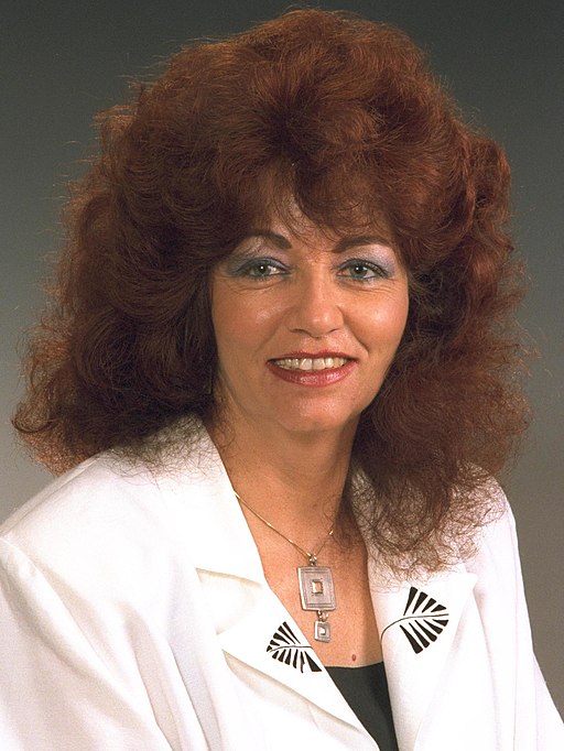 Esther Salmovitz D125-075 (cropped)