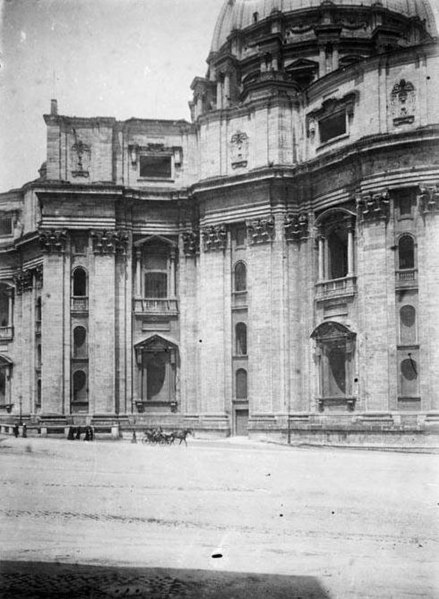 File:Exterior de la basílica de Sant Pere del Vaticà (cropped).jpeg