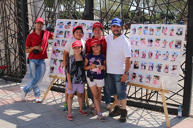 File:Familia Fotosdelcon.JPG