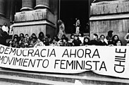 Feministas en lucha anti Pinochet (de Kena Lorenzini).jpg