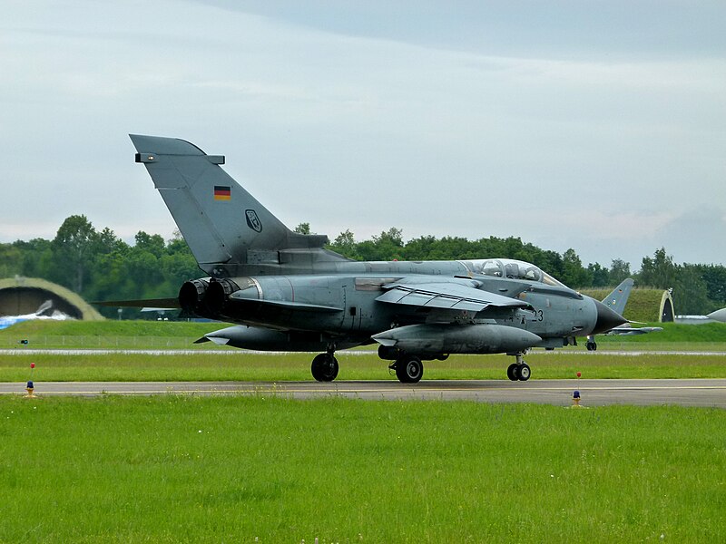 File:Fliegerhorst Neuburg Tag der Bundeswehr 2016 Tornado.jpg