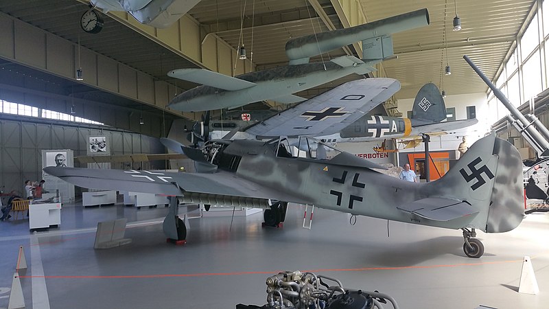 File:Focke Wulf FW 190 A8 hinten links.jpg