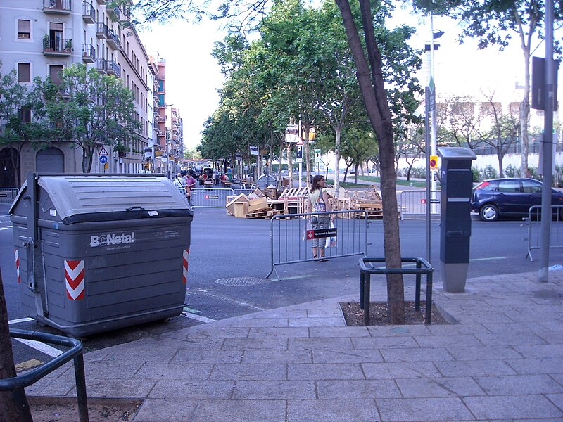 File:Foguera de Sant Joan a BCN.jpg