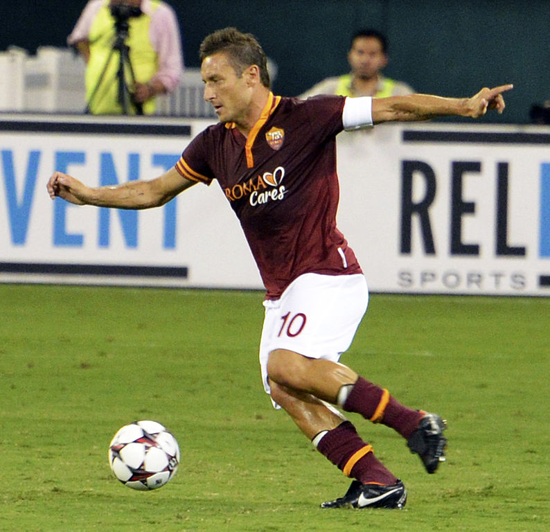 File:Francesco Totti Chelsea vs AS-Roma 10AUG2013.jpg - Wikimedia Commons