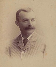 Усатый Фредерик В. Макфарлейн в 1880-х или 1890-х годах.