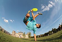 A professional freestyler performing an acrobatic maneuver Frisbee freestyle claudio cigna 2009.jpg