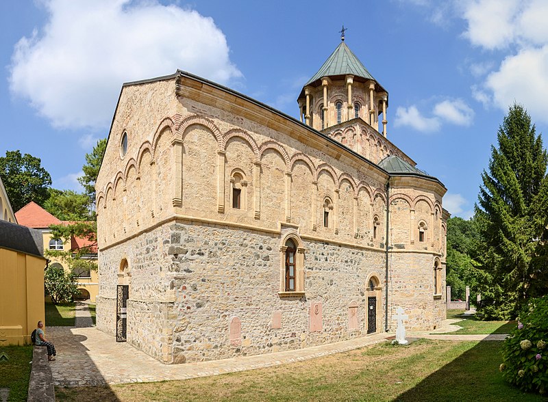 File:Fruska gora - Novo Hopovo monastery.jpg