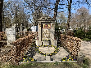 St.-Martins-Platz 1 (Ostfriedhof — Grabstätte Familie Lejeune)