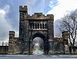 Glasgow's Southern Necropolis gatehouse.jpg