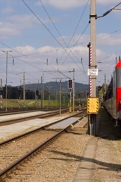 File:Gleiswaage, Bahnhof Summerau, 30.04.2017.jpg