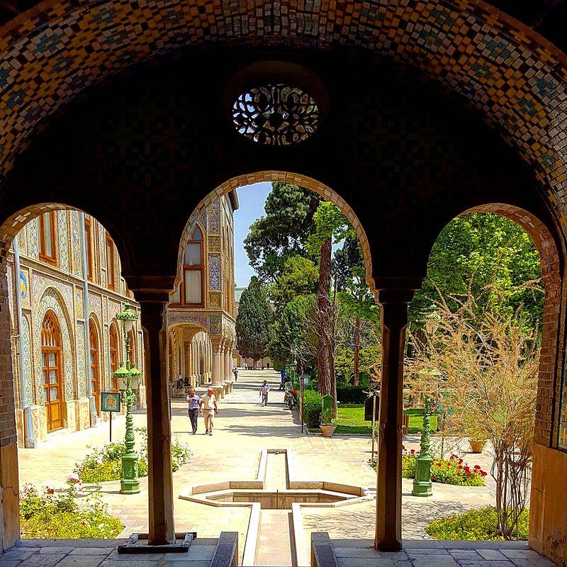 Golestan palace yard.jpg