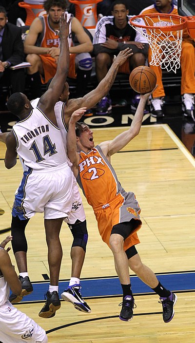 Slika:Goran Dragić shooting vs Washington Wizards 2011 (2).jpg