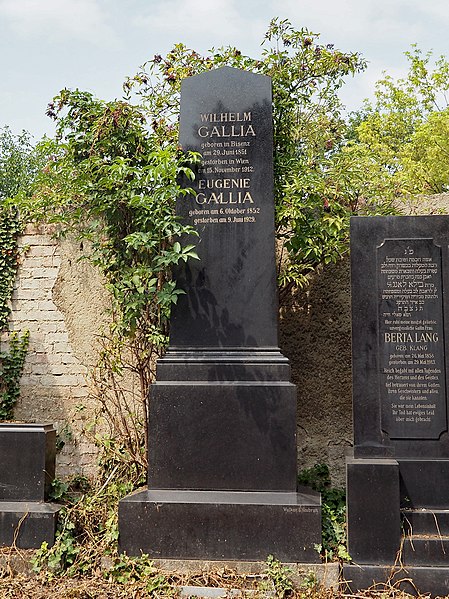 File:Grave of Wilhelm and Eugenie Gallia, Vienna, 2020.jpg