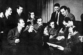 Kazan (back row, right) with other members of the Group Theatre in 1938