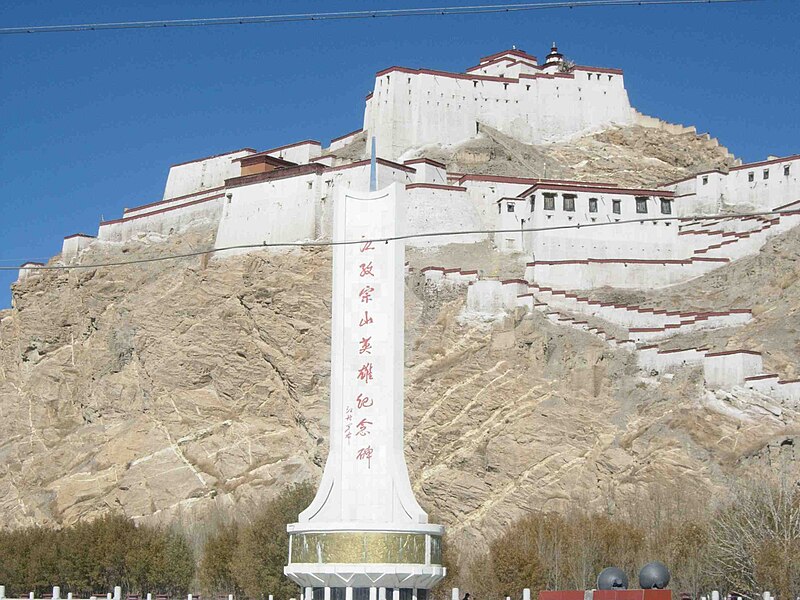 File:Gyantse Fortress.jpg