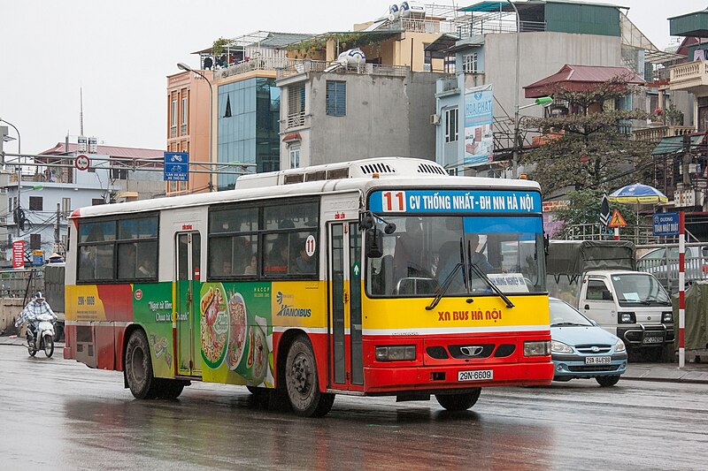 800px-Hanoi_bus_01.jpg