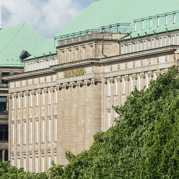 File:Hapag-Lloyd-Haus (Hamburg-Altstadt).crop.29145.ajb.jpg