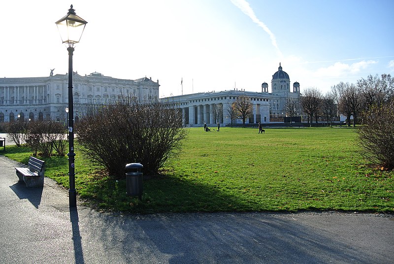 File:Heldenplatz in Vienna - panoramio (2).jpg