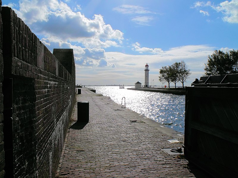 File:Hellevoetsluis - panoramio.jpg