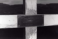 Крест над могилой старшего матроса Германна, вспомогательного крейсера «Атлантис»(капитан Бернгард Рогге), на архипелаге Кергелен, 1940