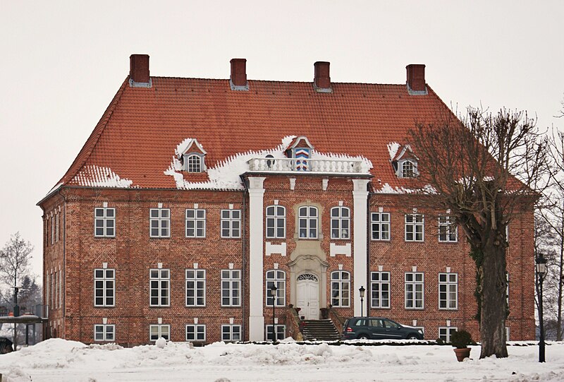 File:Herrenhaus Dobersdorf.JPG