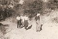 Hombres caminando en Riacho de Oro en el año 1954.jpg