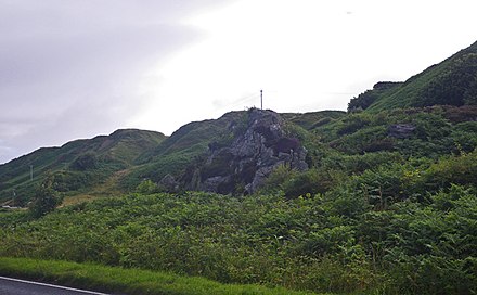 Vegetation covered rock outcrops at the northern edge of Muasdale Humpy vegetation laden outcrops north of Muasdale - geograph.org.uk - 1448657.jpg