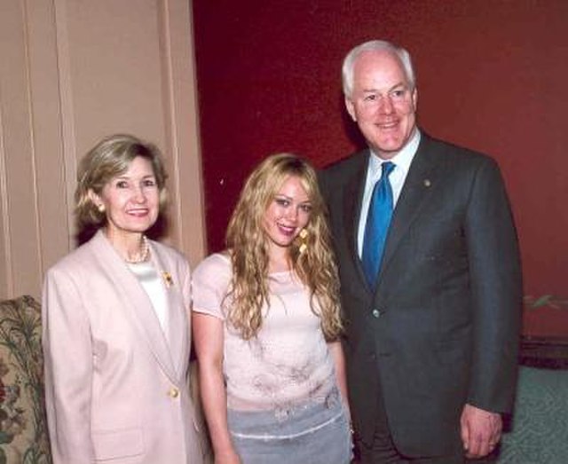 Duff with Texas Senators Kay Bailey Hutchison and John Cornyn in 2004