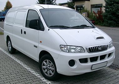 Hyundai H-1 front 20070928.jpg