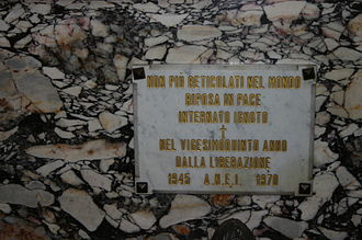 Plaque dated 1970 inside the San Sebastiano "civic temple" in Milan Italy, "in memory of the Unknown Deportee. IMG 6771 - Internato ignoto - Tempio s. Sebastiano, Milano - Foto Giovanni Dall'Orto - 8-Mar-2007.jpg