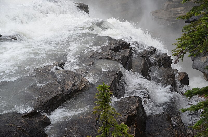 File:Icefields Parkway - panoramio (2).jpg