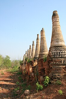 Indein stupas 1 inle Mai 2010.JPG