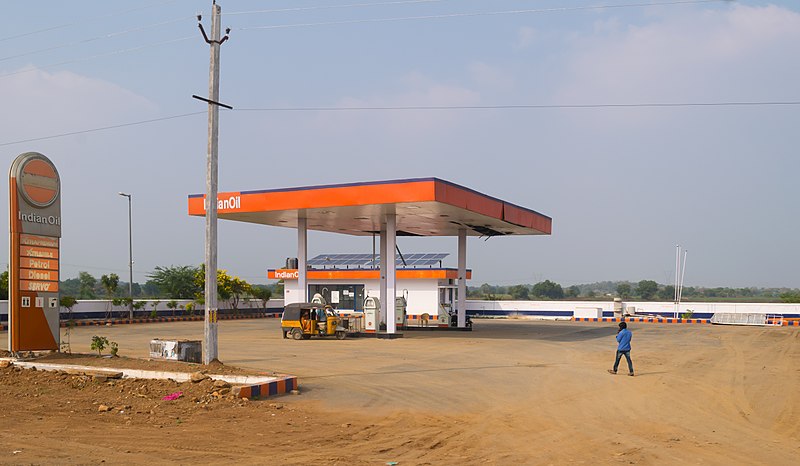 File:Indian Oil Petrol Bunk 06122016.jpg