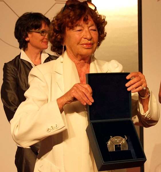 File:Inge Schönthal-Feltrinelli, Karlspreis für europäische Medien, 1.jpg