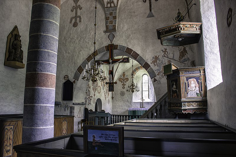 File:Interior da igrexa de Hall.jpg