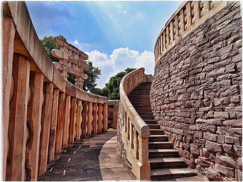 File:Interiors of Stupa 1.JPG